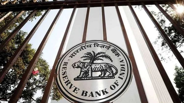 RBI: रिजर्व बैंक ने क्रेडिट कार्ड जारी करने और उसके इस्तेमाल से जुड़े नियमों में किया बदलाव, जानें डिटेल्स