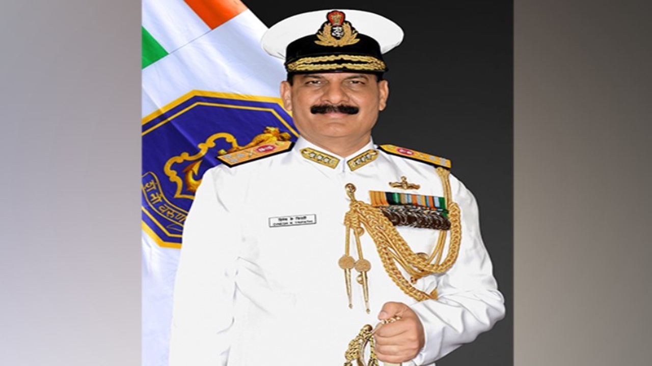 Indian Navy: कौन हैं नए नौसेना प्रमुख वाइस एडमिरल दिनेश त्रिपाठी, 30 अप्रैल को ग्रहण करेंगे पदभार