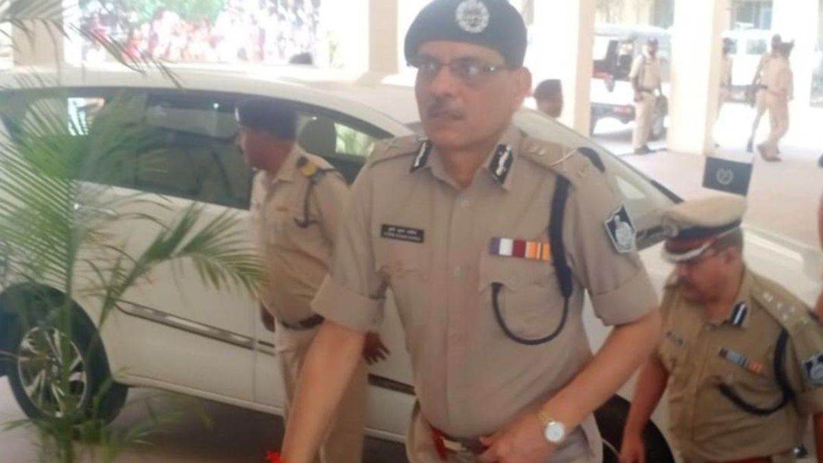 MP Police: पुलिस महानिदेशक सुधीर सक्सेना ने की क्राइम एंड क्रिमिनल नेटवर्क सिस्टम की समीक्षा, आइसीजेएस में लगातार अपडेट करने को कहा